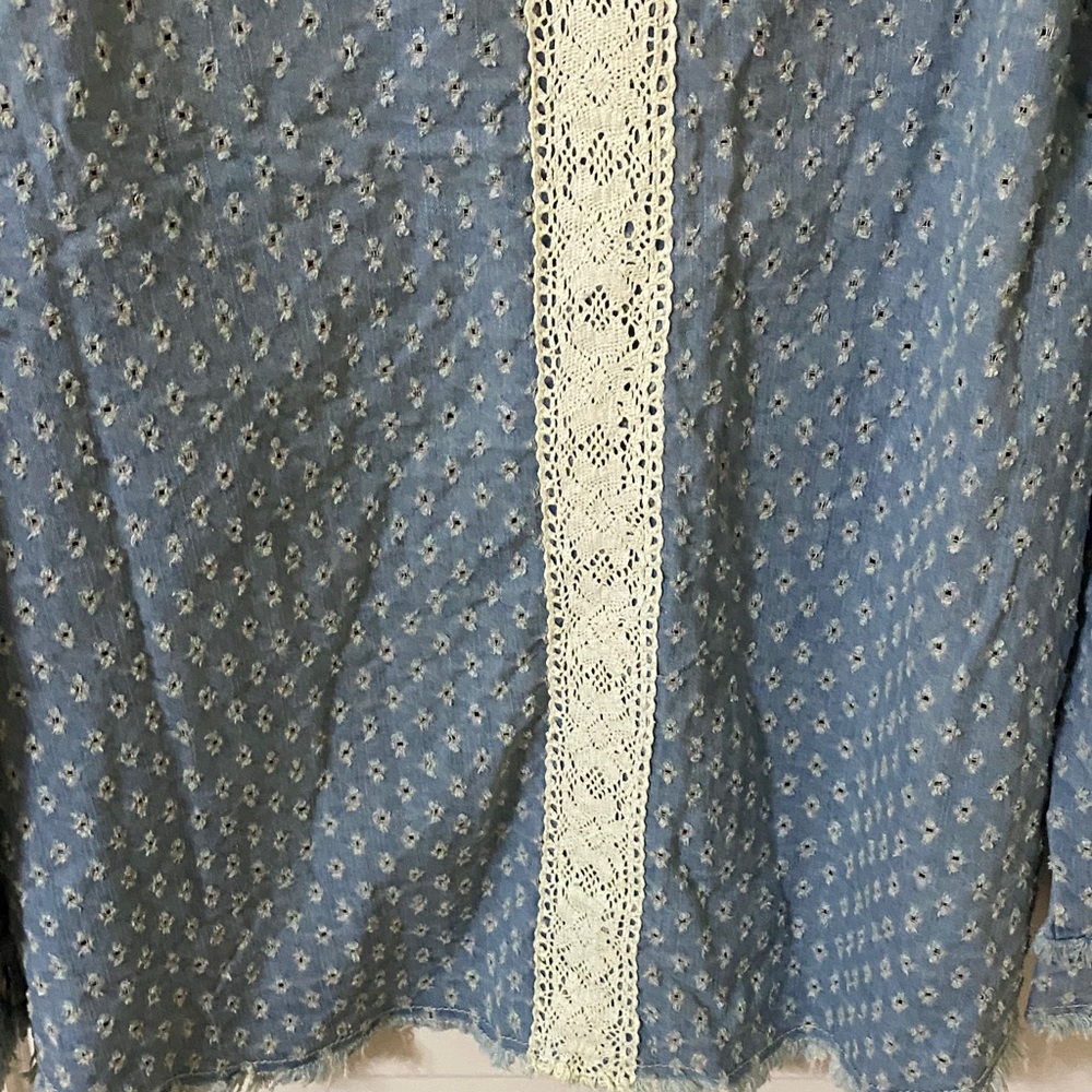 POL Clothing Mixed Media Denim Lace Shacket Blue Cream Distressed 100% Cotton - Picture 11 of 13